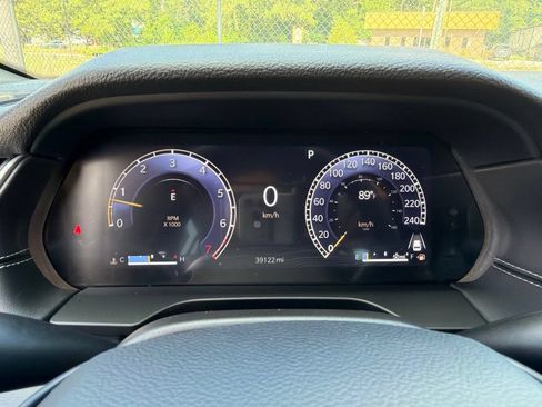 Used 2024 Jeep Grand Cherokee Laredo w/ Luxury Tech Group I AWD/4WD image 9
