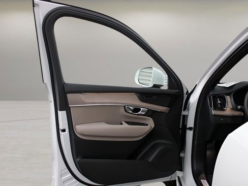 New 2026 Volvo XC90 B5 Plus w/ Protection Package Premier image 28