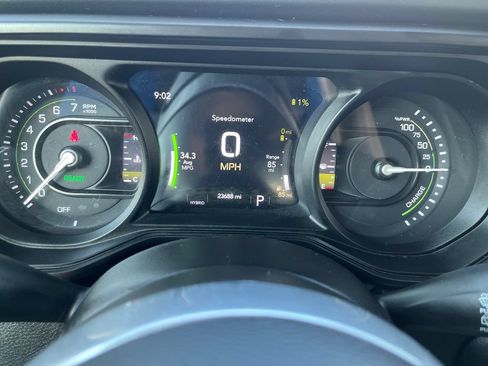 Used 2024 Jeep Wrangler Unlimited Sahara w/ Safety Group AWD/4WD image 15