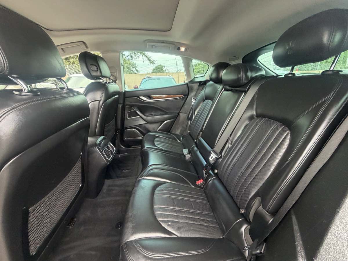 Used 2017 Maserati Levante w/ Luxury Package AWD/4WD image 20