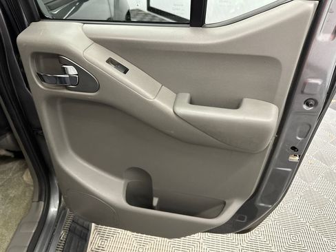 Used 2016 Nissan Frontier SV w/ SV Value Truck Package RWD image 16