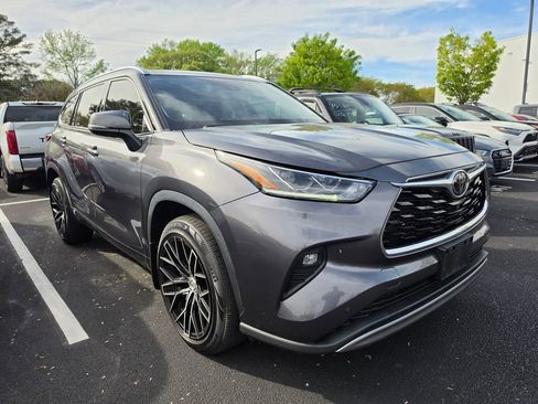 Used 2022 Toyota Highlander Platinum image 6