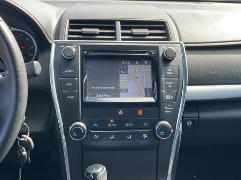 Used 2015 Toyota Camry SE image 42