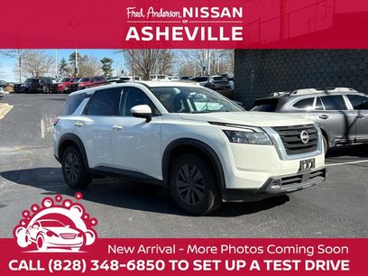 Used 2024 Nissan Pathfinder SV