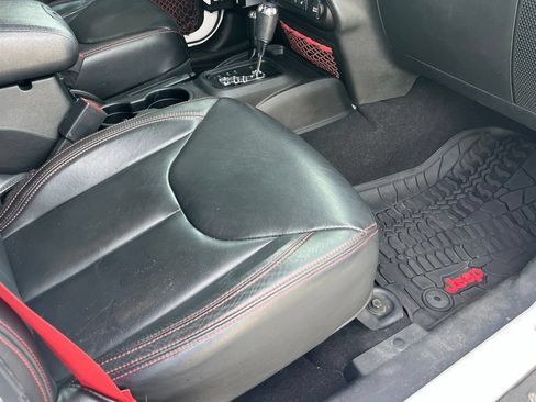 Used 2018 Jeep Wrangler Unlimited Rubicon AWD/4WD image 22