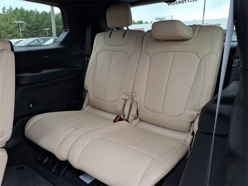 New 2025 Jeep Grand Cherokee L Limited image 17