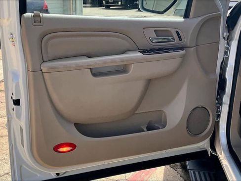 Used 2012 Cadillac Escalade Premium image 19