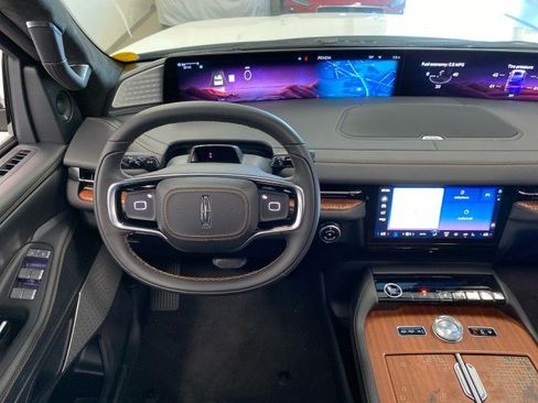 New 2027 Lincoln Navigator Black Label AWD/4WD image 15
