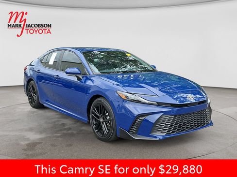 Used 2025 Toyota Camry SE FWD image 5