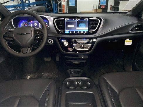 New 2026 Chrysler Pacifica Select w/ S Appearance Package image 13