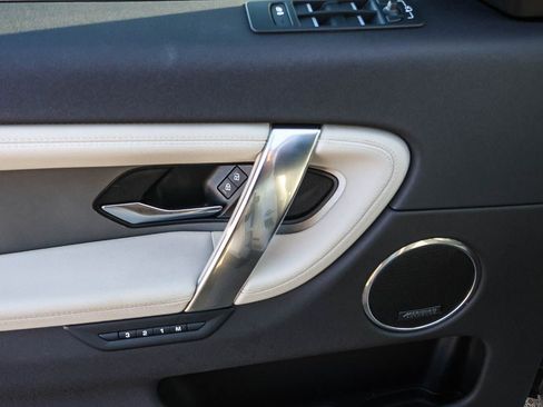 Used 2024 Land Rover Discovery Sport Dynamic SE image 25