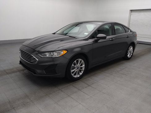 Used 2019 Ford Fusion SE FWD image 2