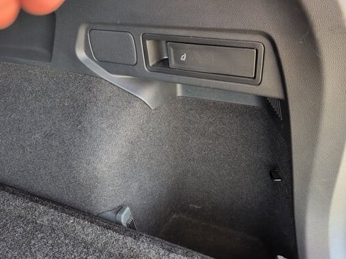 Used 2022 Volkswagen Tiguan SE R-Line image 20