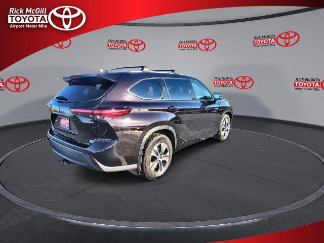 Used 2021 Toyota Highlander XLE AWD/4WD image 8