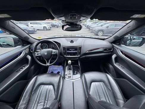 Used 2021 Maserati Levante AWD/4WD image 11