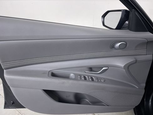Used 2023 Hyundai Elantra SEL w/ Convenience Package FWD image 10