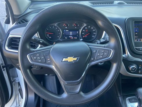 Used 2022 Chevrolet Equinox LS w/ LS Convenience Package image 11