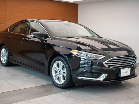Used 2018 Ford Fusion SE w/ Fusion SE Technology Package FWD image 5