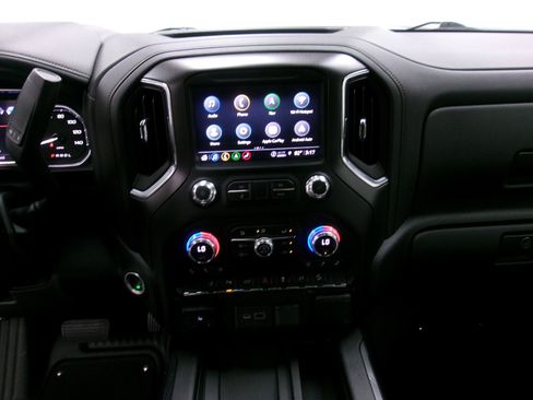 Used 2021 GMC Sierra 2500 AT4 w/ AT4 Premium Plus Package AWD/4WD image 10