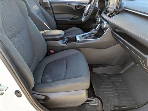 Used 2022 Toyota RAV4 LE image 19
