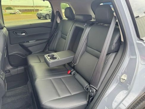 Used 2025 Nissan Rogue SL w/ Tech Package FWD image 23