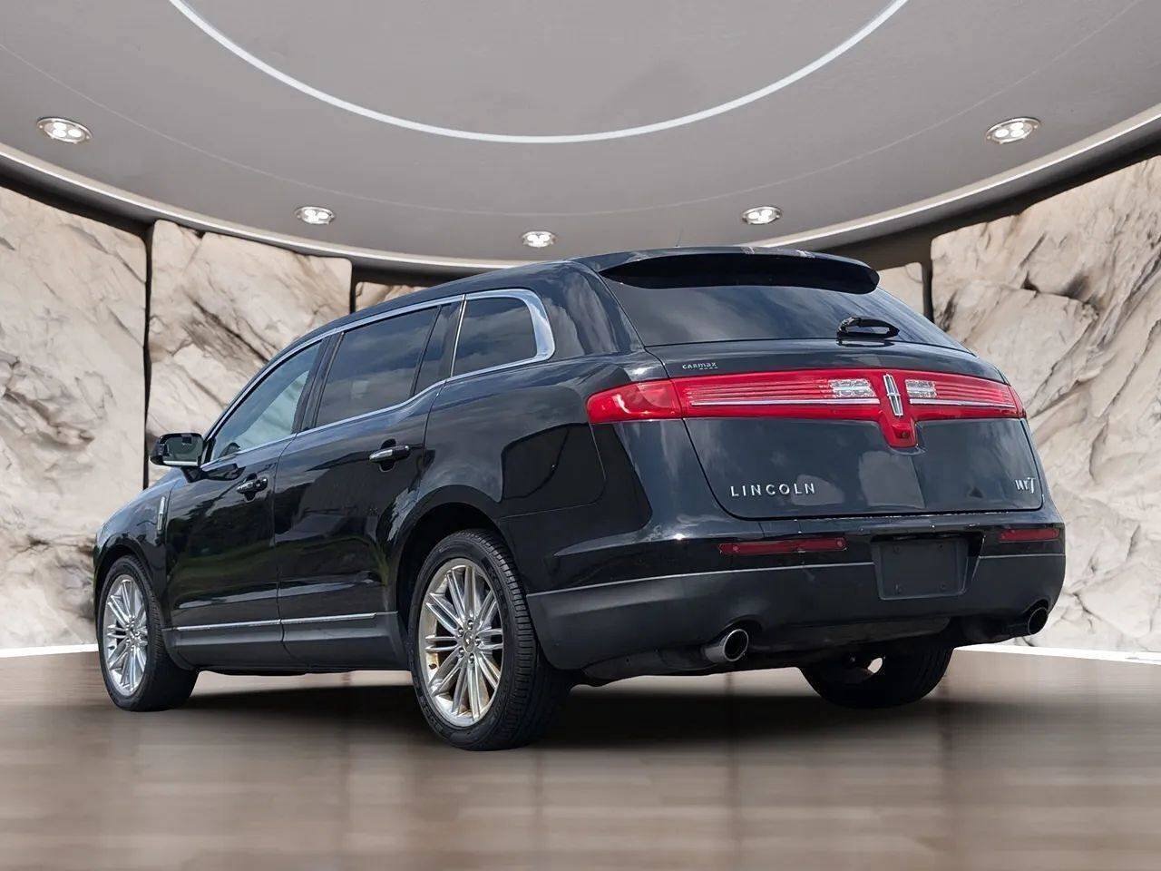 Used 2019 Lincoln MKT AWD image 6