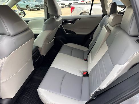 Used 2022 Toyota RAV4 XLE Premium image 25