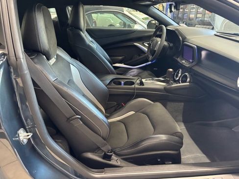 Used 2019 Chevrolet Camaro SS RWD image 8