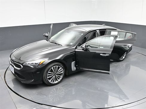 Used 2019 Kia Stinger Premium image 38