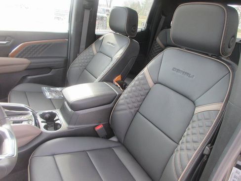 New 2026 GMC Canyon Denali image 13