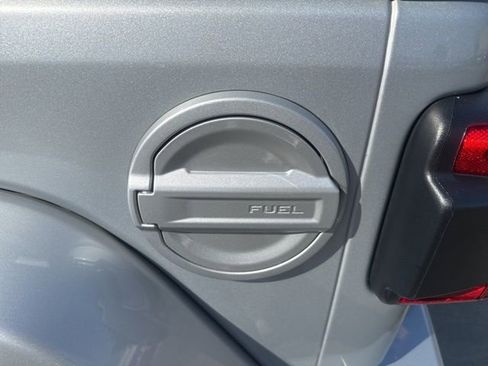 Certified 2022 Jeep Wrangler Unlimited Sahara image 35