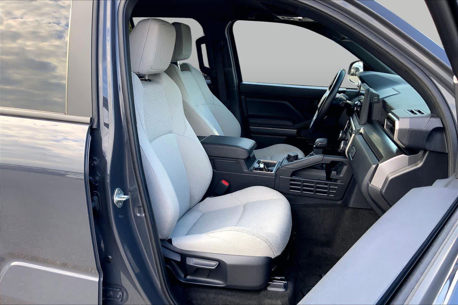 Used 2025 Toyota 4Runner SR5 AWD/4WD image 9