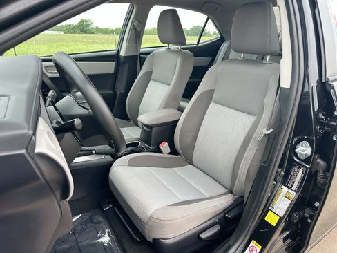 Used 2017 Toyota Corolla LE FWD image 11