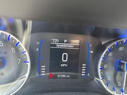 Used 2020 Chrysler Pacifica Touring FWD image 15