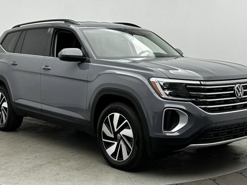 Used 2026 Volkswagen Atlas SE image 3