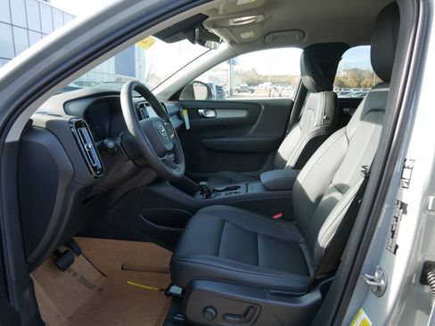 New 2026 Volvo XC40 B5 Core w/ Climate Package image 5