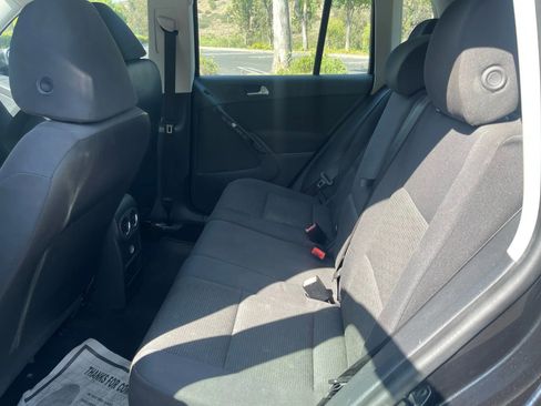 Used 2017 Volkswagen Tiguan S image 10