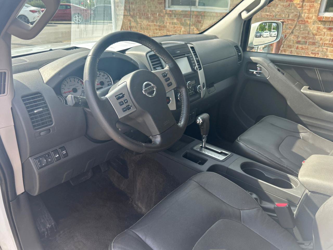 Used 2016 Nissan Frontier PRO-4X w/ Pro-4x Luxury Package AWD/4WD image 18