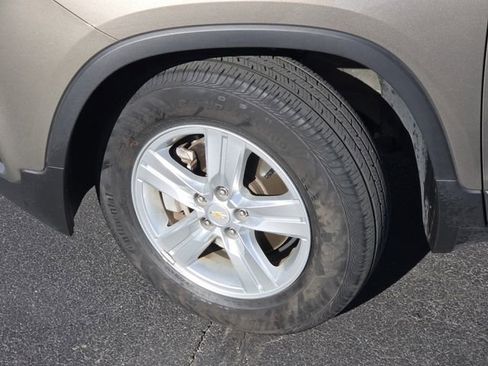 Used 2022 Chevrolet Trax LT w/ LT Convenience Package image 18