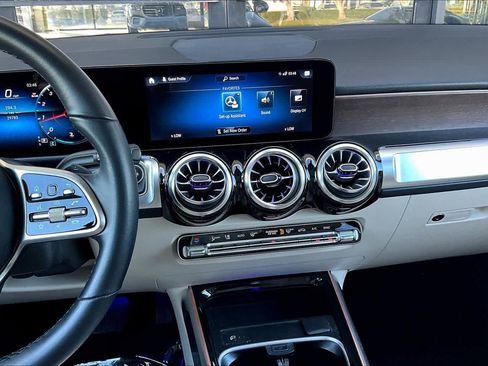 Used 2023 Mercedes-Benz GLB 250 image 6