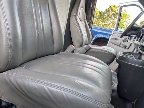 Used 2005 Chevrolet Express 3500 image 10