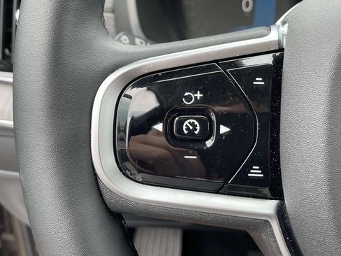 Used 2025 Volvo XC90 B5 Ultra AWD/4WD image 28