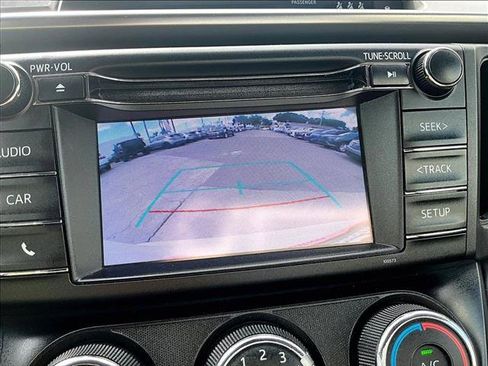 Used 2018 Toyota RAV4 LE FWD image 23