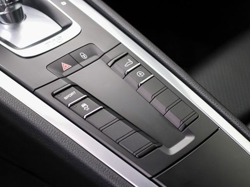Used 2018 Porsche 718 Cayman RWD image 25