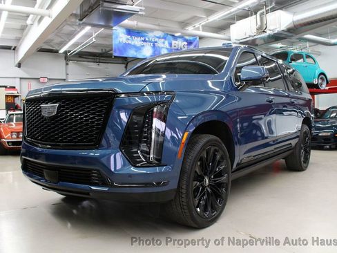 Used 2025 Cadillac Escalade ESV Sport Platinum w/ LPO, ONYX Package image 2