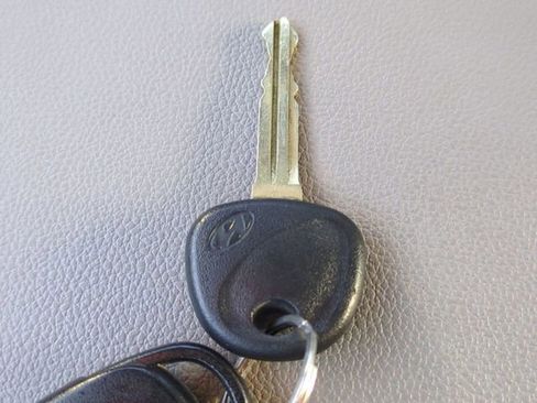 Used 2017 Hyundai Elantra SE image 25