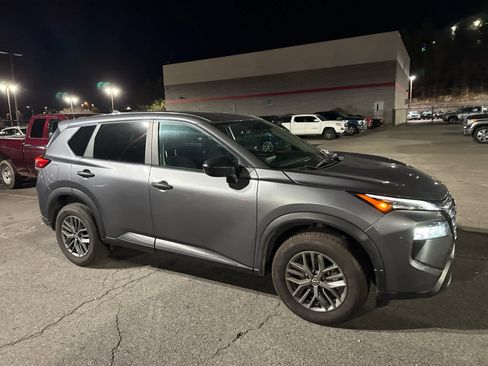 Used 2024 Nissan Rogue S image 2