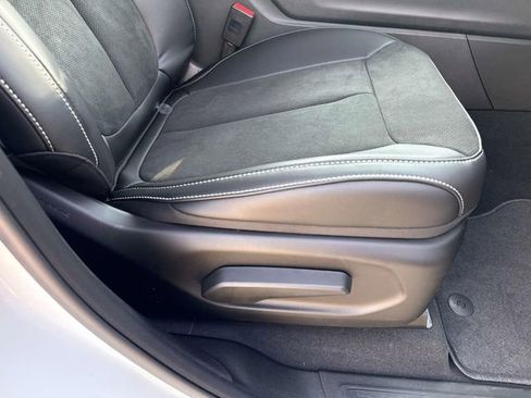 New 2025 Jeep Grand Cherokee L Altitude RWD image 27