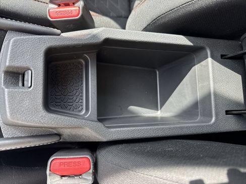 Used 2021 Nissan Kicks SR w/ Exterior Package FWD image 32