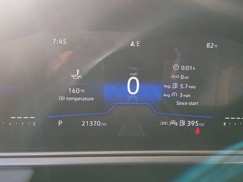 Used 2025 Volkswagen Taos SE FWD image 2
